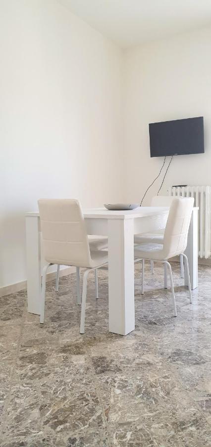 Angela'S Apartment. Elegant Two Bedroom House In Irsina Exterior photo